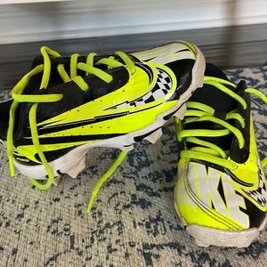 Boys baseball cleats